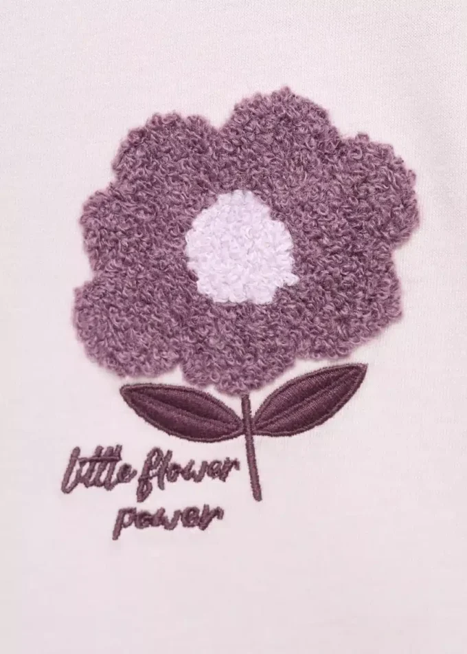 T-shirt con dettagli ricamati T-shirt con dettagli ricamati