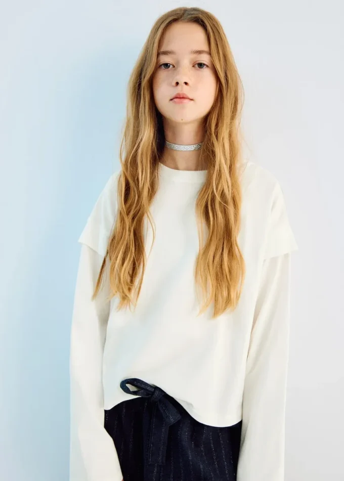 T-shirt con dettagli sulle maniche T-shirt con dettagli sulle maniche