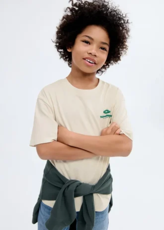 T-shirt con lettere stampate in rilievo