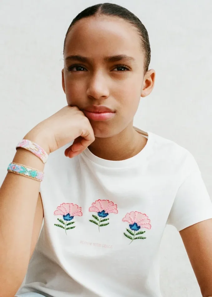 T-shirt con perline stampate T-shirt con perline stampate