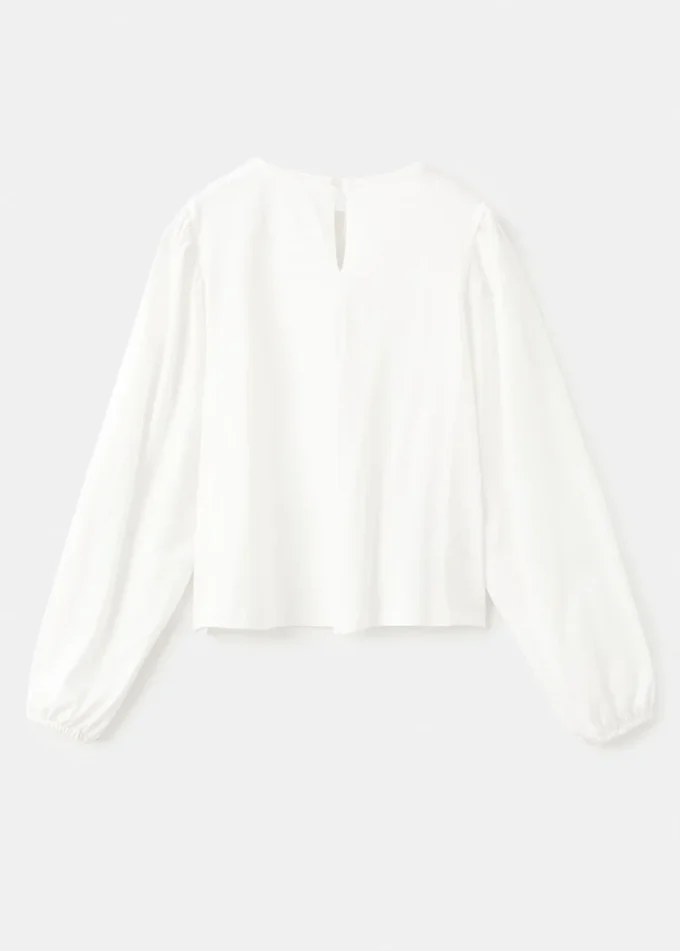 T-shirt con ricamo floreale T-shirt con ricamo floreale