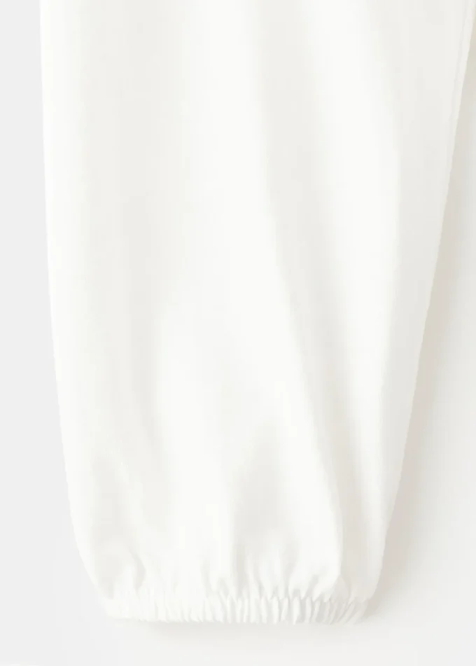 T-shirt con ricamo floreale T-shirt con ricamo floreale