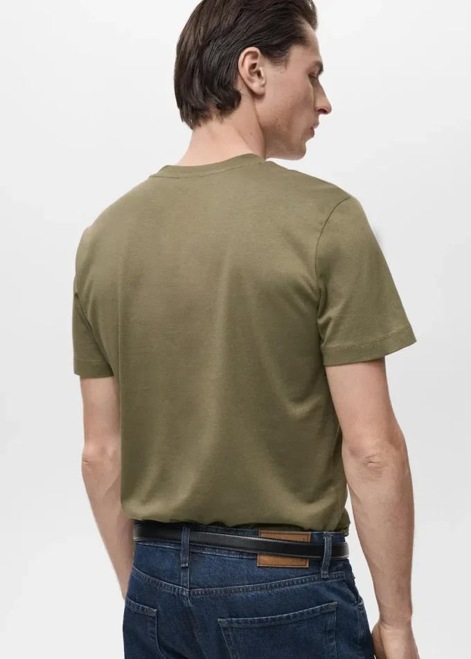 T-shirt con scollo a V T-shirt con scollo a V