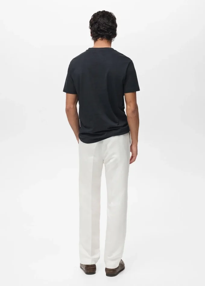 T-shirt con scollo a V T-shirt con scollo a V