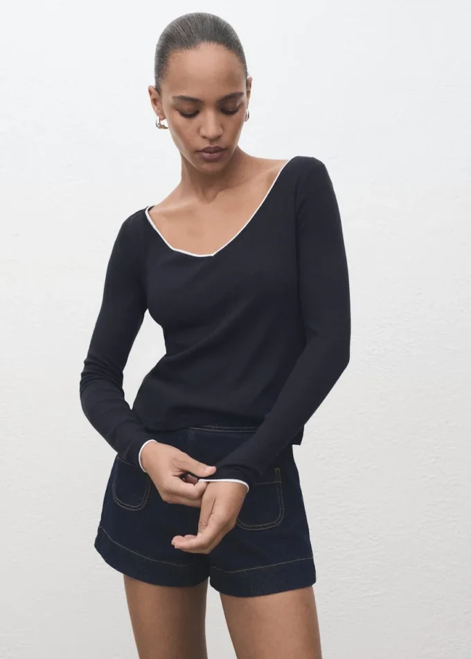 T-shirt con scollo a V in tessuto misto T-shirt con scollo a V in tessuto misto