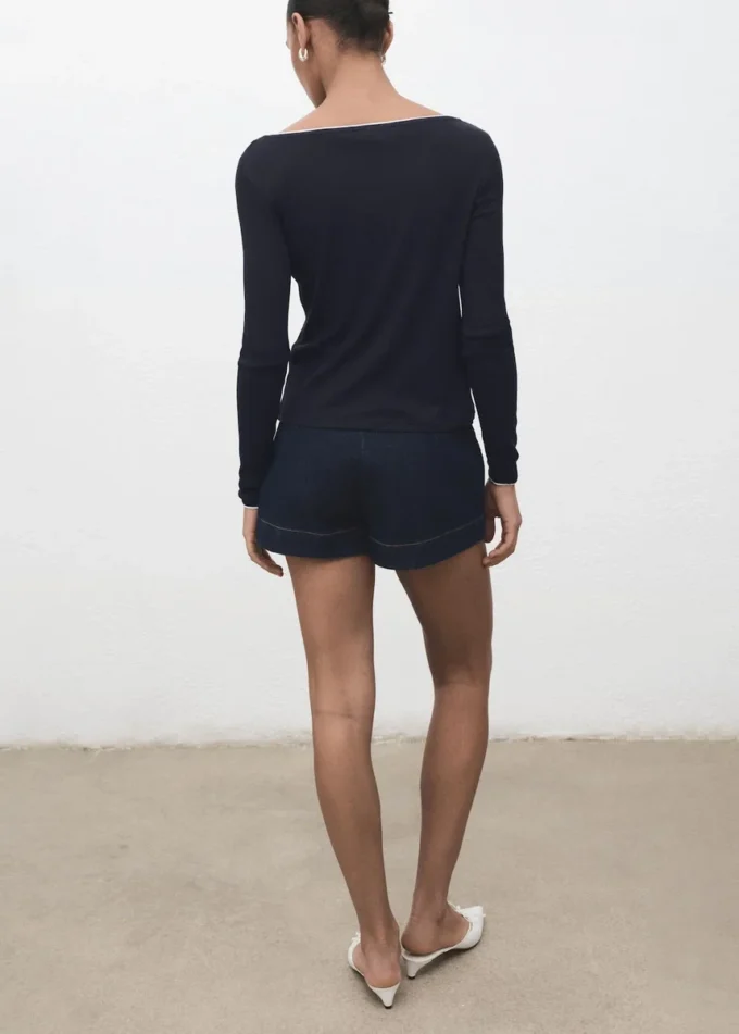 T-shirt con scollo a V in tessuto misto T-shirt con scollo a V in tessuto misto