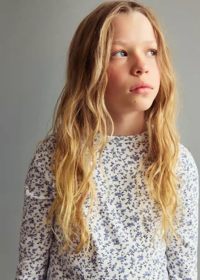 T-shirt con stampa floreale T-shirt con stampa floreale