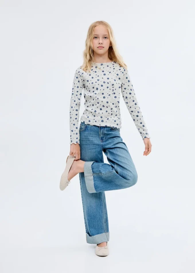 T-shirt con stampa floreale T-shirt con stampa floreale