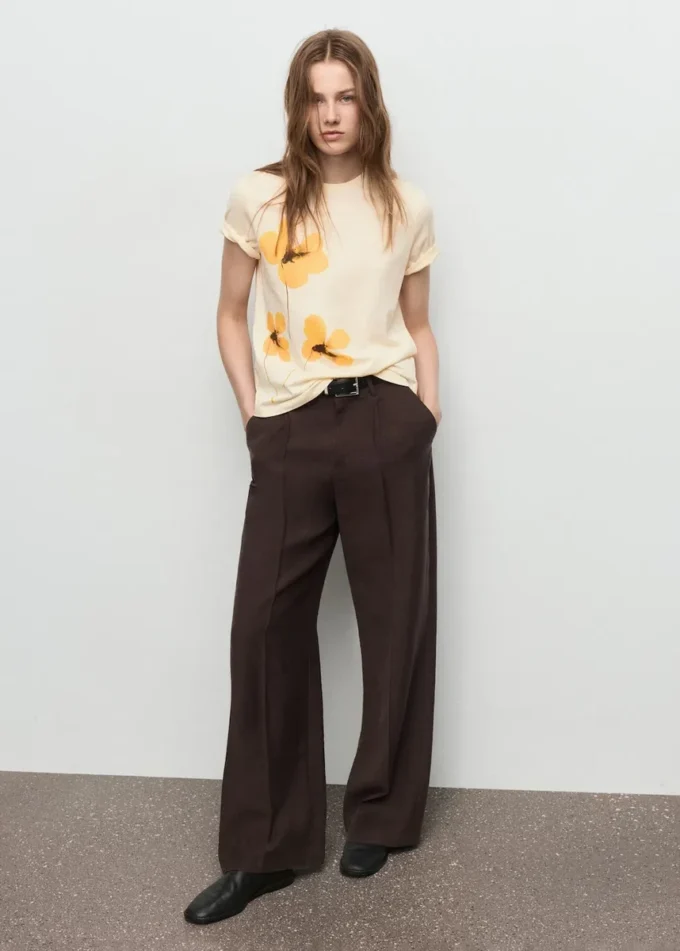 T-shirt con stampa floreale T-shirt con stampa floreale