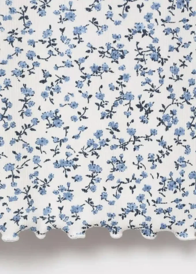 T-shirt con stampa floreale T-shirt con stampa floreale