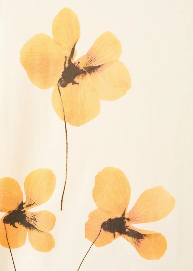 T-shirt con stampa floreale T-shirt con stampa floreale