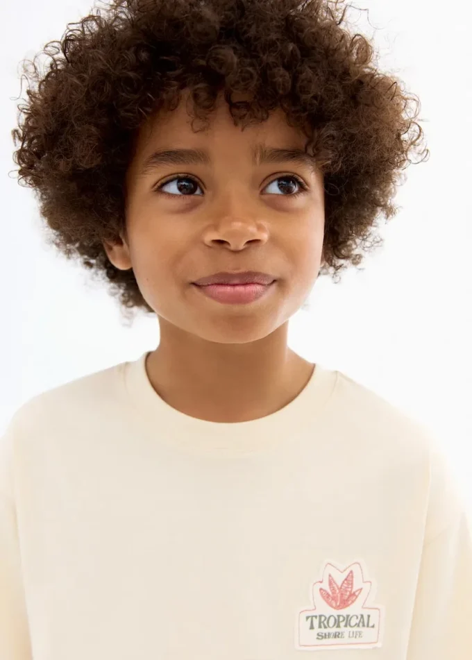 T-shirt con stampa tropicale T-shirt con stampa tropicale