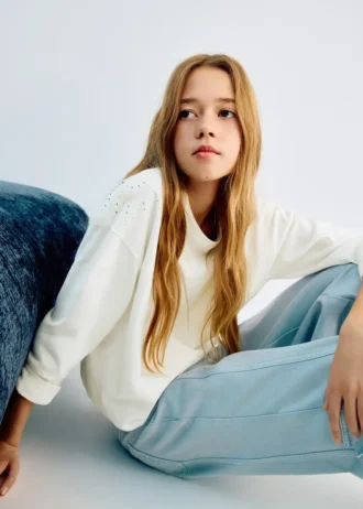 T-shirt con strass scintillanti