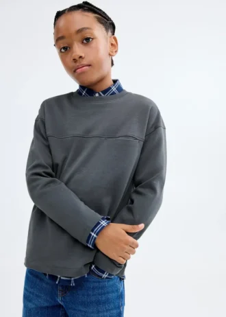 T-shirt con tasca e cuciture a vista