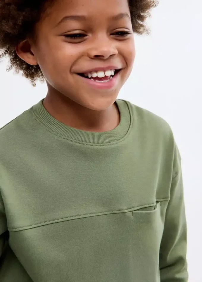 T-shirt con tasca e cuciture a vista T-shirt con tasca e cuciture a vista