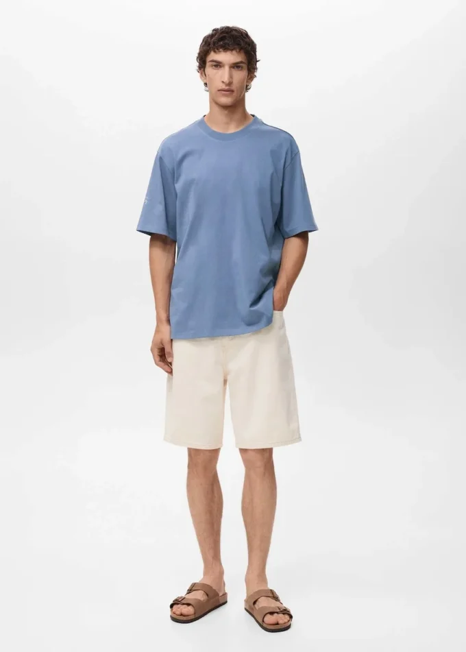 T-shirt con toppa stampata T-shirt con toppa stampata