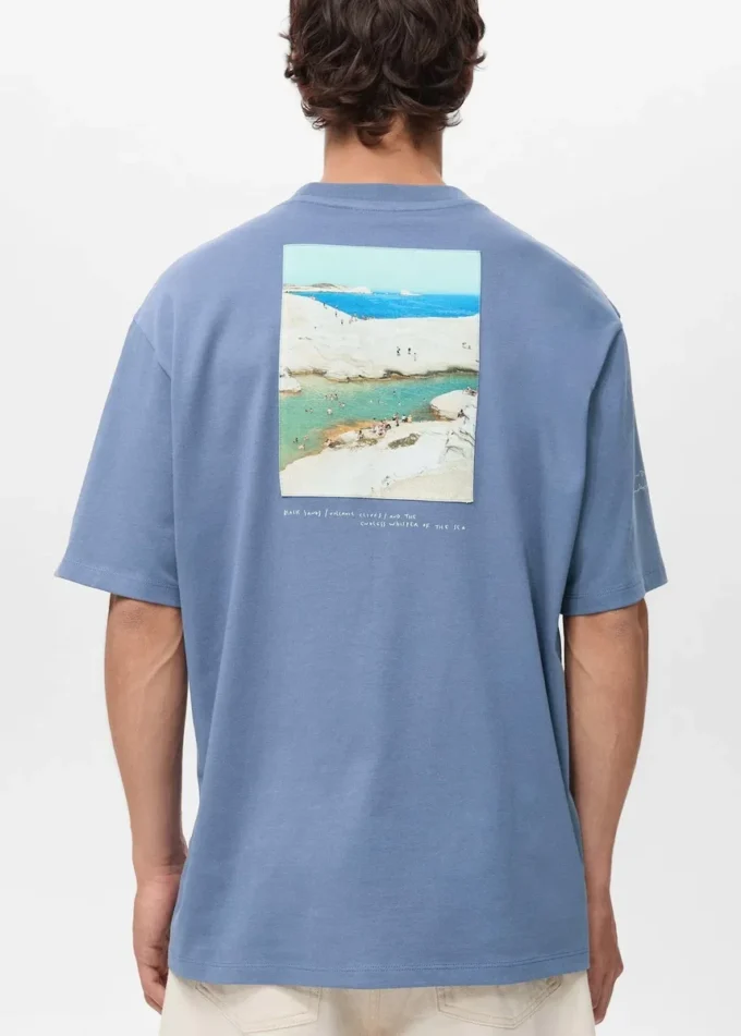 T-shirt con toppa stampata T-shirt con toppa stampata