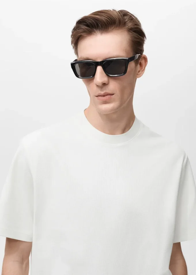 T-shirt dalla vestibilità regolare e dalla trama strutturata T-shirt dalla vestibilità regolare e dalla trama strutturata