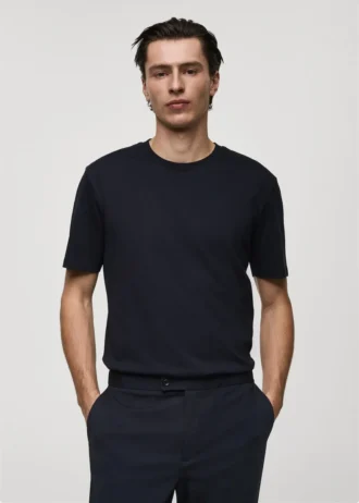 T-shirt di peso medio e vestibilità regolare