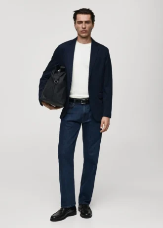 T-shirt di peso medio e vestibilità regolare