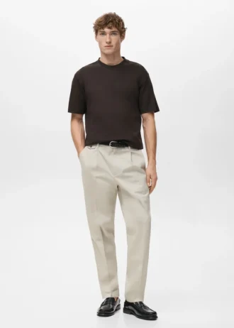 T-shirt di peso medio e vestibilità regolare