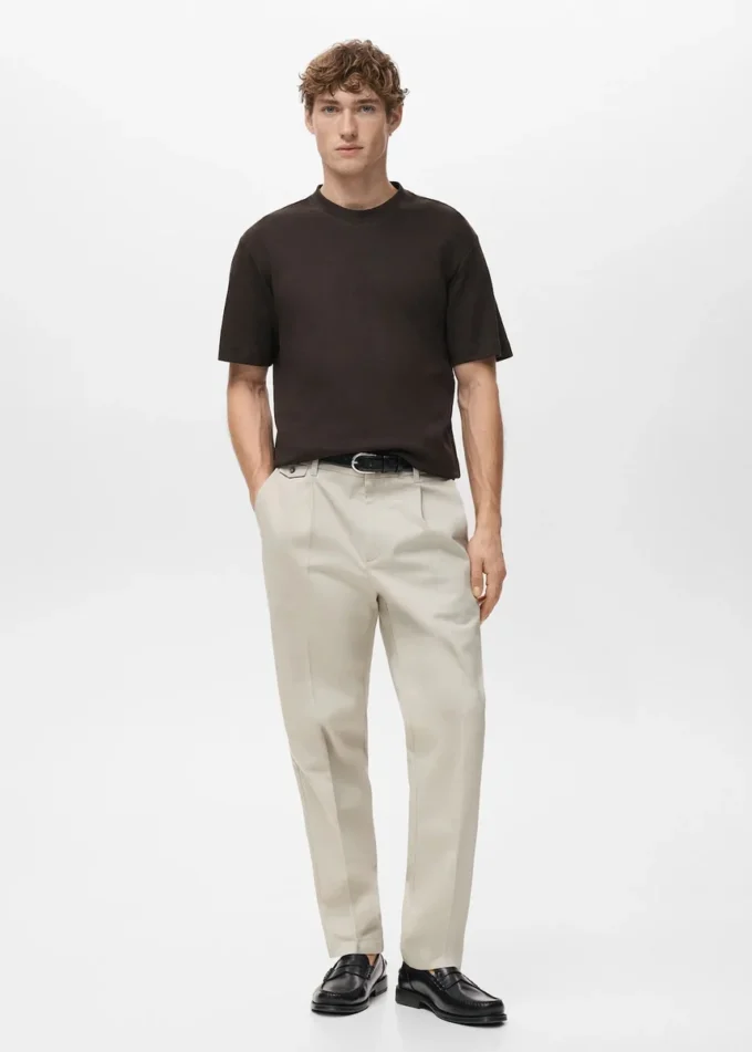 T-shirt di peso medio e vestibilità regolare T-shirt di peso medio e vestibilità regolare