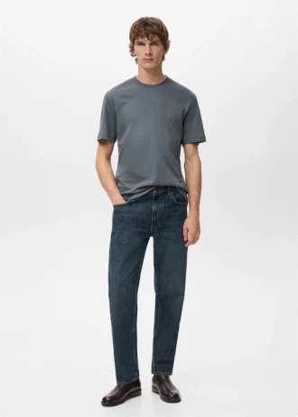 T-shirt di peso medio e vestibilità regolare