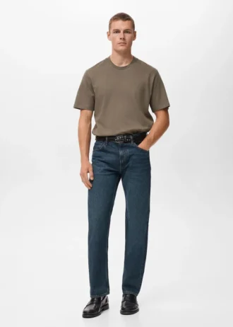 T-shirt di peso medio e vestibilità regolare