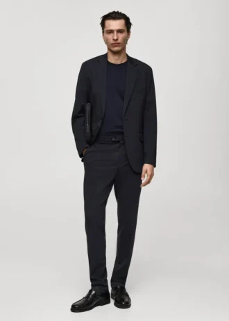 T-shirt di peso medio e vestibilità regolare