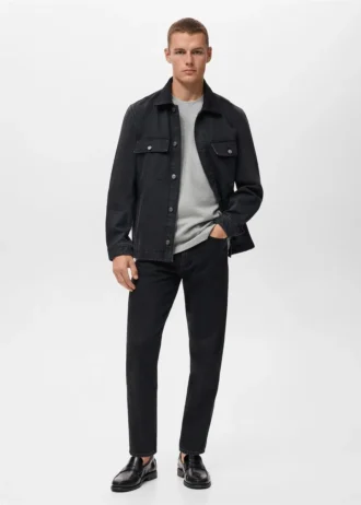 T-shirt di peso medio e vestibilità regolare