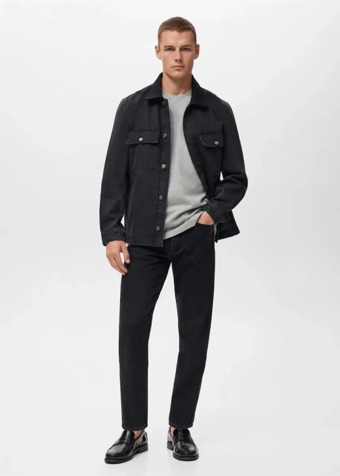 T-shirt di peso medio e vestibilità regolare T-shirt di peso medio e vestibilità regolare