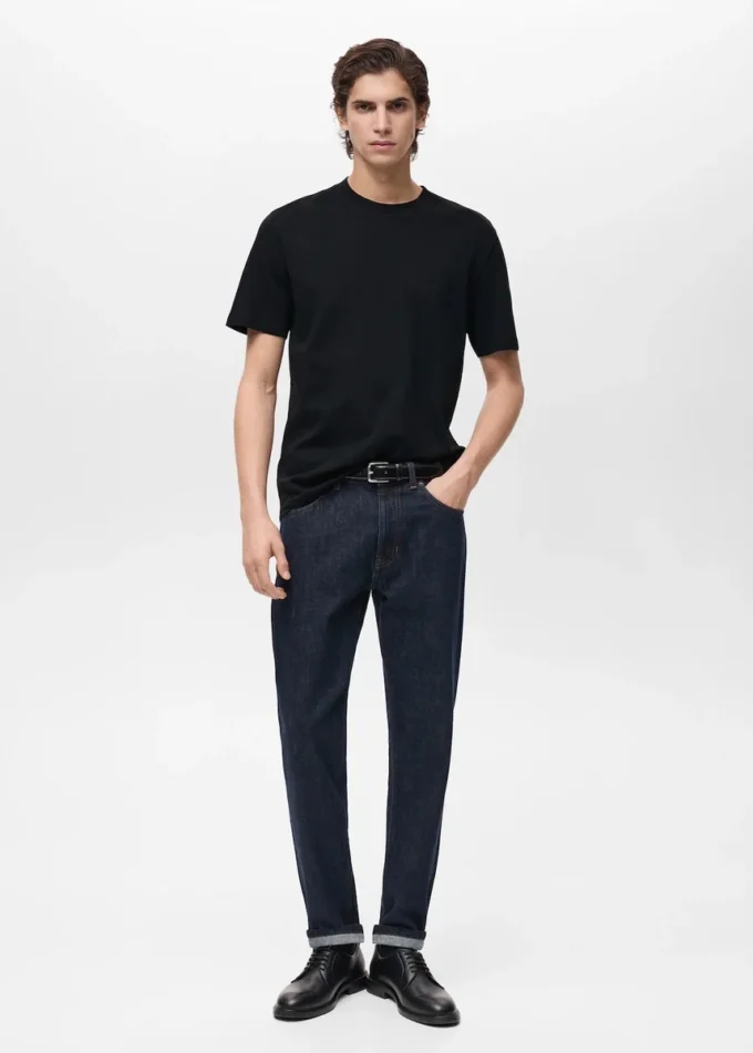 T-shirt di peso medio e vestibilità regolare T-shirt di peso medio e vestibilità regolare