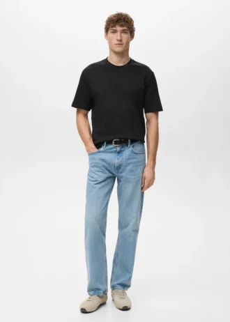 T-shirt di peso medio e vestibilità regolare