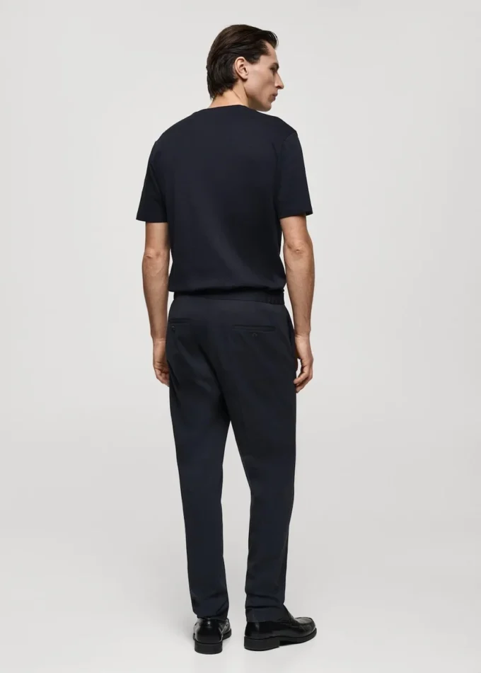 T-shirt di peso medio e vestibilità regolare T-shirt di peso medio e vestibilità regolare