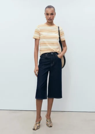 T-shirt in cotone con collo a contrasto