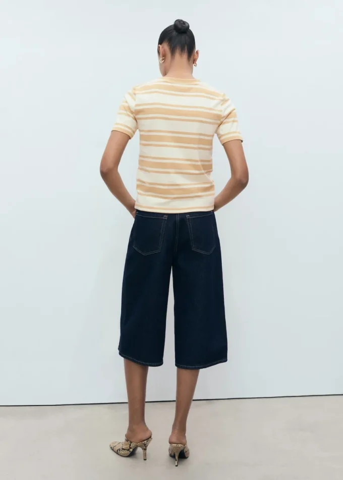 T-shirt in cotone con collo a contrasto