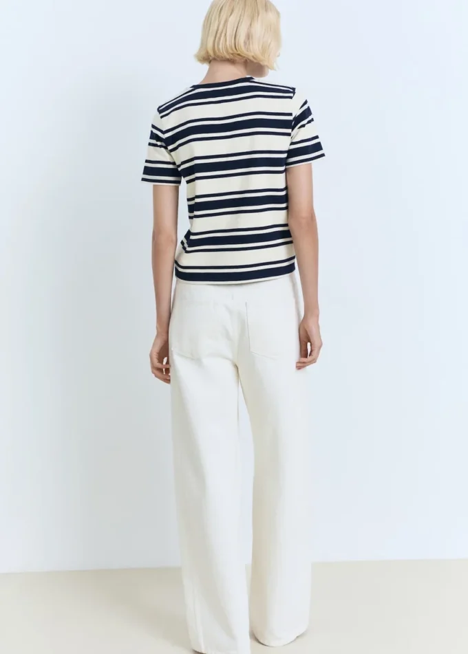 T-shirt in cotone con collo a contrasto