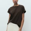 T-shirt in cotone con collo arrotondato T-shirt in cotone con collo arrotondato