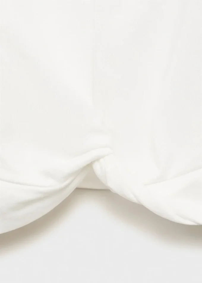 T-shirt in cotone con nodo T-shirt in cotone con nodo