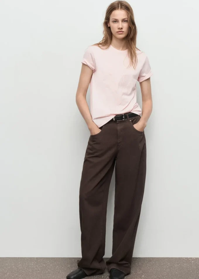 T-shirt in cotone con ricami floreali T-shirt in cotone con ricami floreali