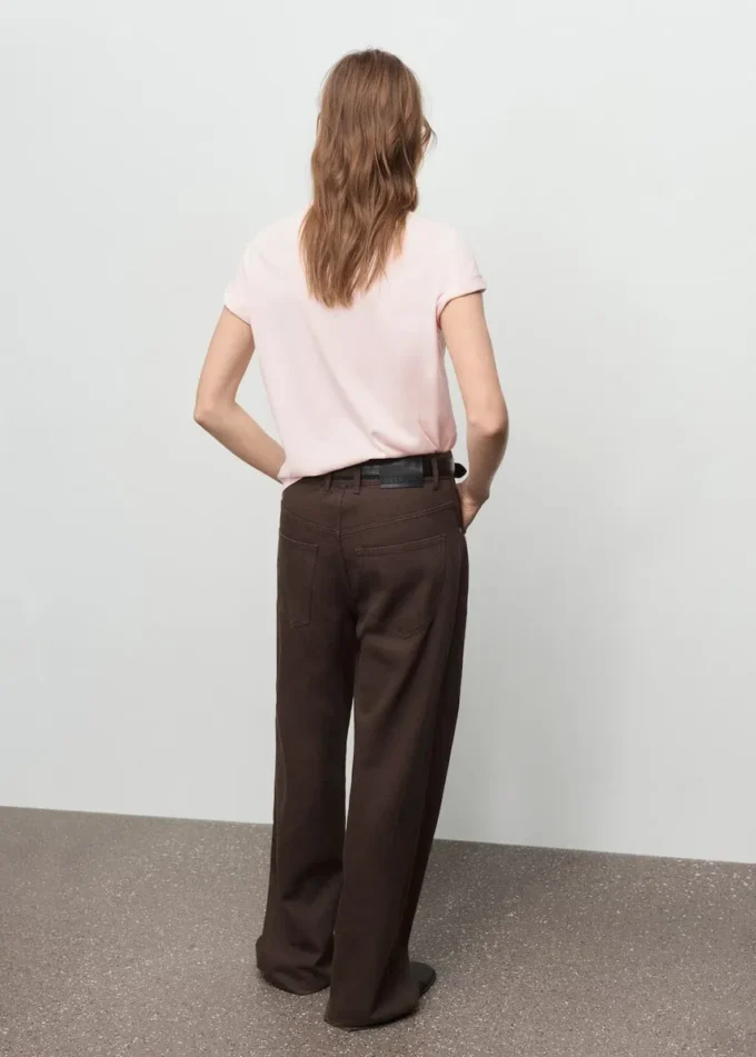 T-shirt in cotone con ricami floreali T-shirt in cotone con ricami floreali