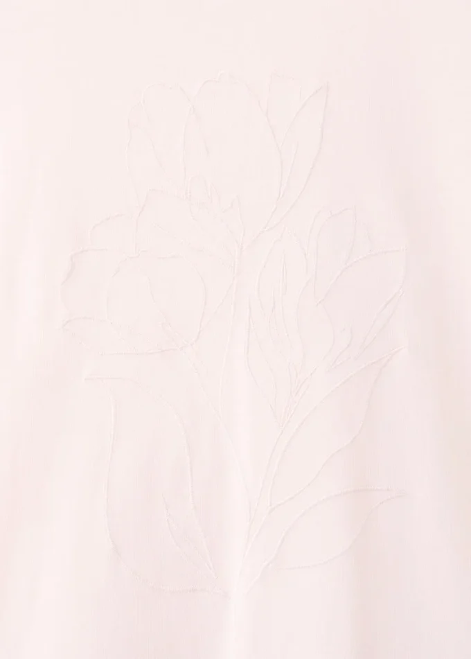 T-shirt in cotone con ricami floreali T-shirt in cotone con ricami floreali