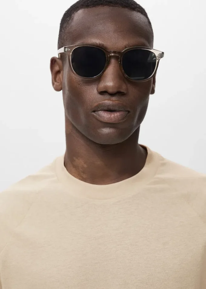 T-shirt in cotone e lino dalla vestibilità morbida T-shirt in cotone e lino dalla vestibilità morbida