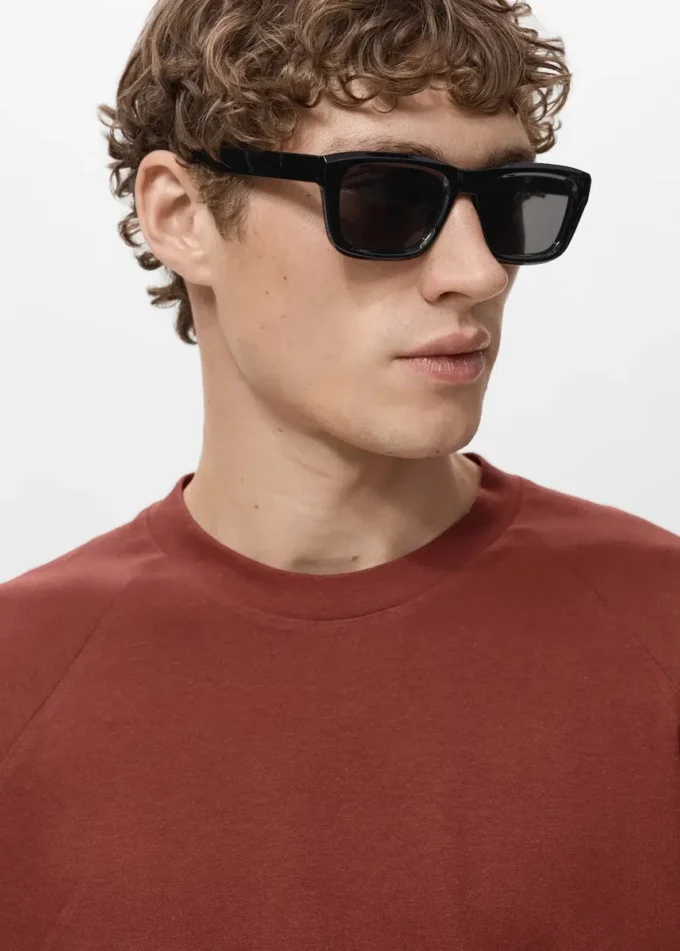 T-shirt in cotone e lino dalla vestibilità morbida T-shirt in cotone e lino dalla vestibilità morbida