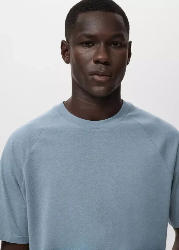 T-shirt in cotone e lino dalla vestibilità morbida T-shirt in cotone e lino dalla vestibilità morbida