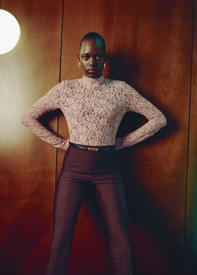 T-shirt in pizzo con collo alto