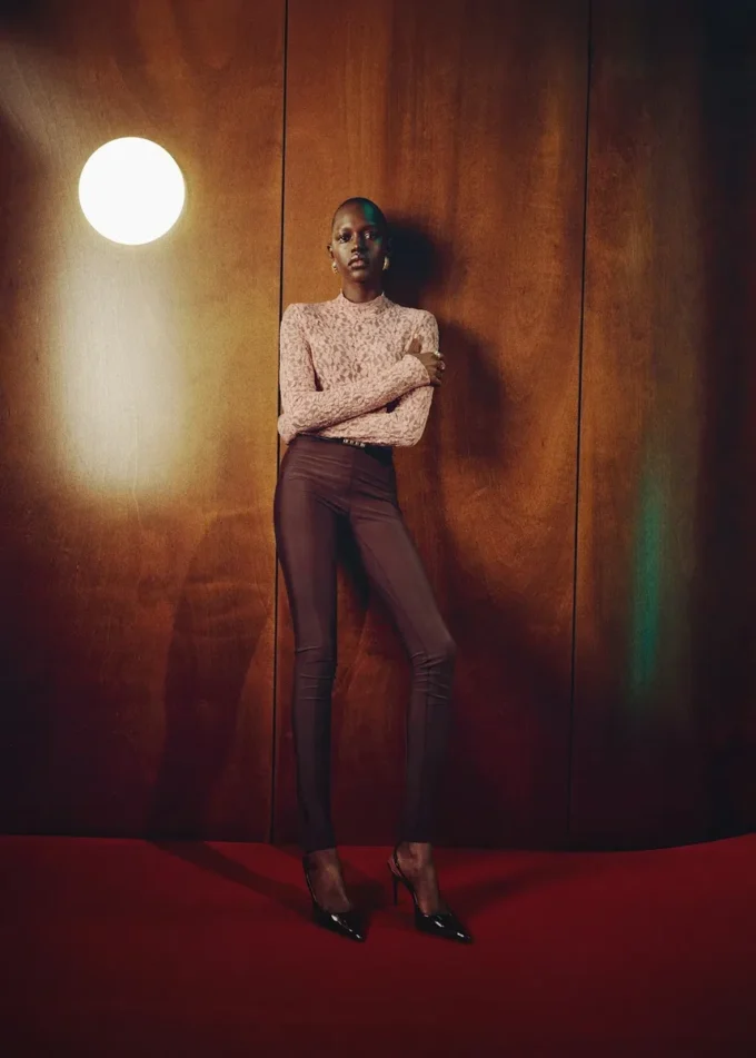 T-shirt in pizzo con collo alto