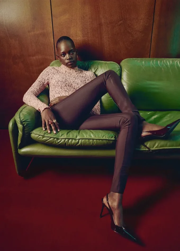 T-shirt in pizzo con collo alto