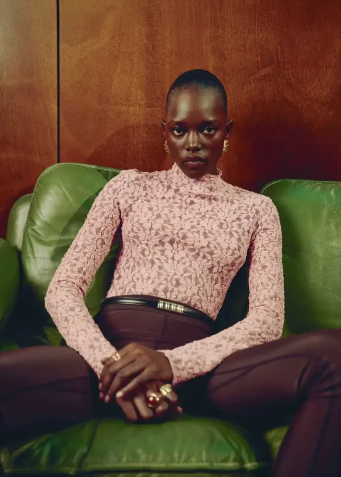 T-shirt in pizzo con collo alto