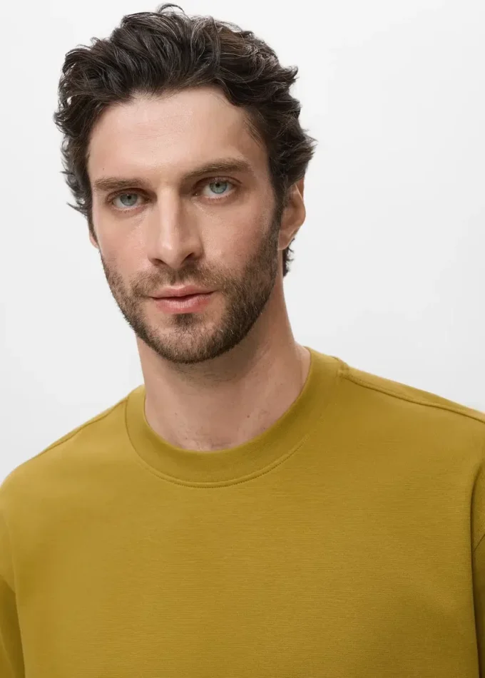 T-shirt in tessuto felpato dalla vestibilità morbida T-shirt in tessuto felpato dalla vestibilità morbida